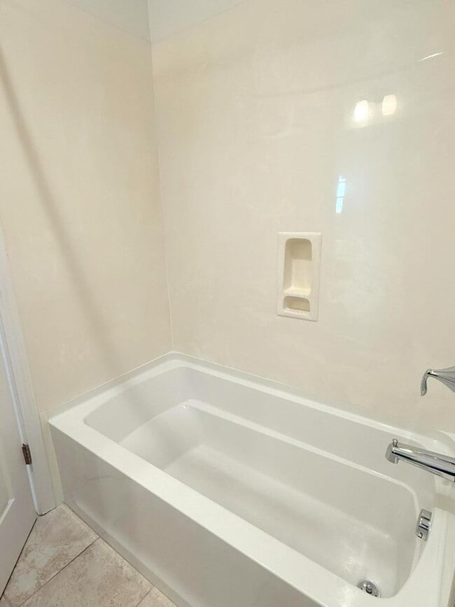 Building Photo - Modern & Luxurious Ryan Terrace Townhouse ...