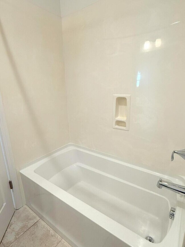 Building Photo - NEW PRICE ! Modern & Luxurious Ryan Terrac...