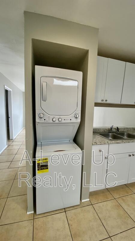 Building Photo - 375 E Thoroughbred St