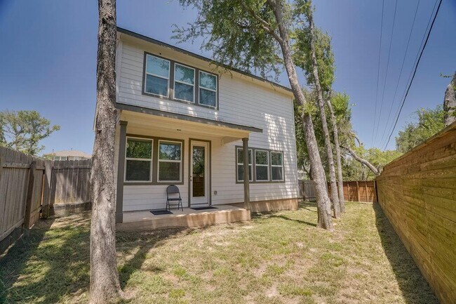 Building Photo - 1109 Winnie Dr