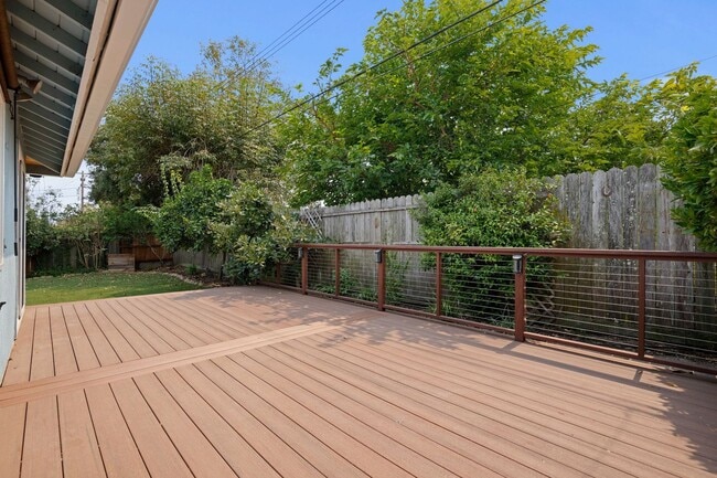 Building Photo - Charming 3-Bed, 2-Bath Home for Rent in Go...