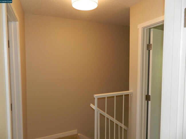 Building Photo - 5519 Roundtree Dr