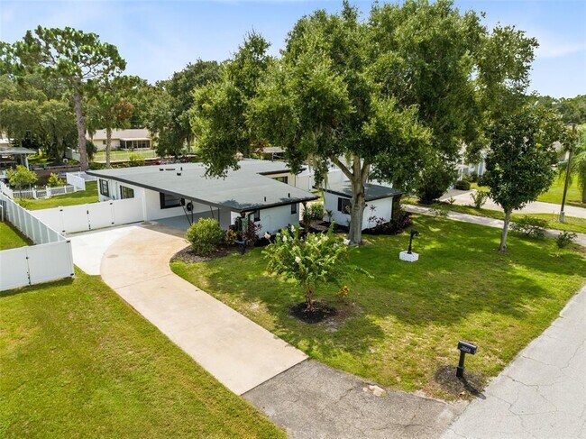 Building Photo - 35614 Cedar Ln