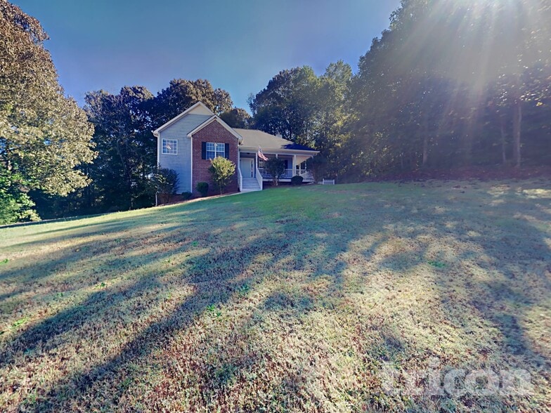 Building Photo - 665 Skyline Dr