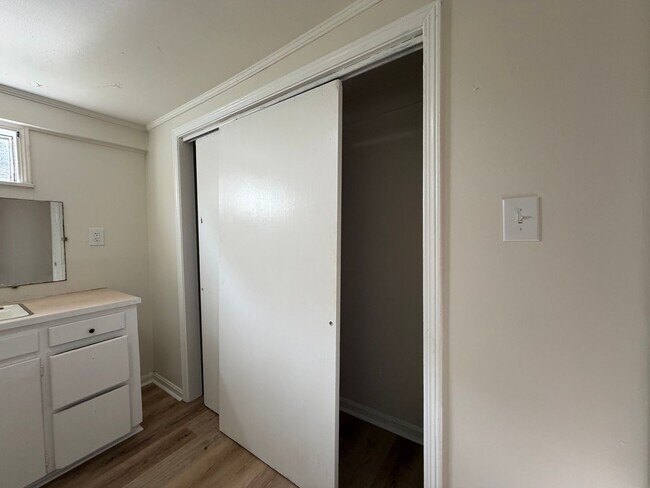 Building Photo - 918 Darlington Way SW