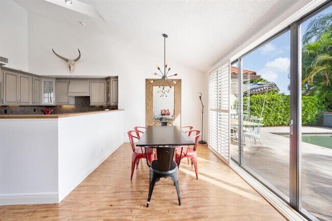 Building Photo - 2592 Sheltingham Dr