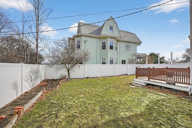 Building Photo - 6 Adams St