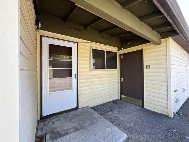 Building Photo - LOM2437