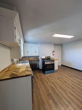 Building Photo - Newly Updated 3 bedroom in Carrick! Section 8 is considered