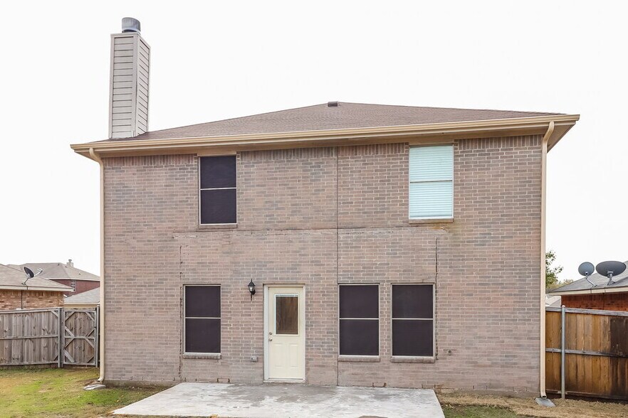 Building Photo - 719 Hawthorn Dr