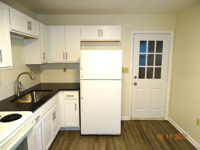 Building Photo - 2 BR Townhome In Dover School District