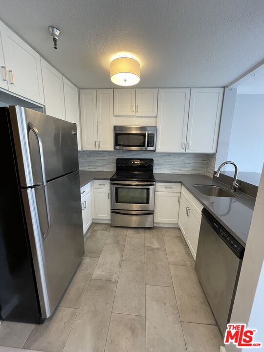 Building Photo - 121 S Hope St