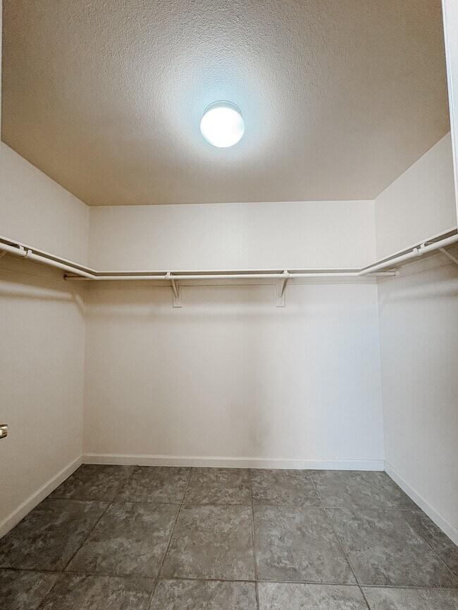 Building Photo - 71531 Sunnyvale Dr