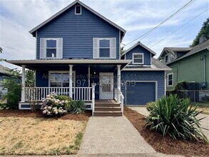 Building Photo - 5238 NE 14th Pl