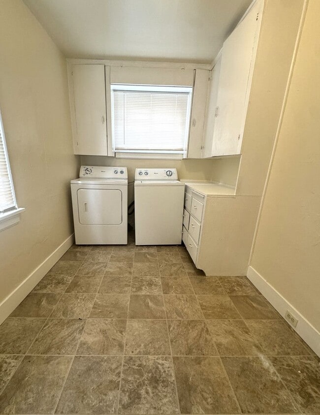 Building Photo - 1735 24th Ave