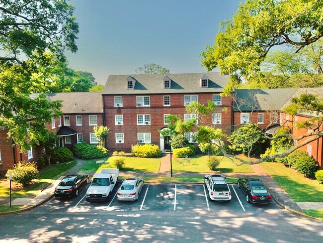 Courtyard - 2853 Thornhill Rd