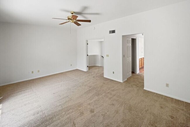 Building Photo - Elegant 4-Bed Home with Balcony & Backyard...