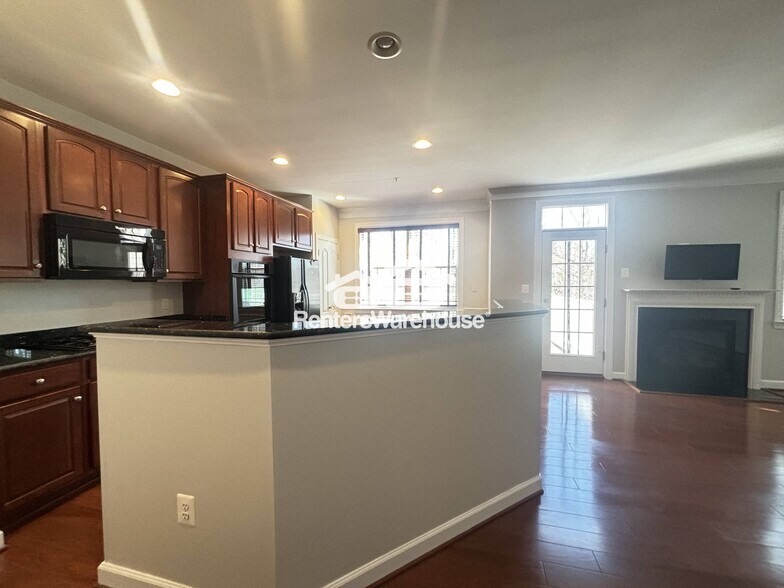 Building Photo - 3511 Carriage Walk Ln