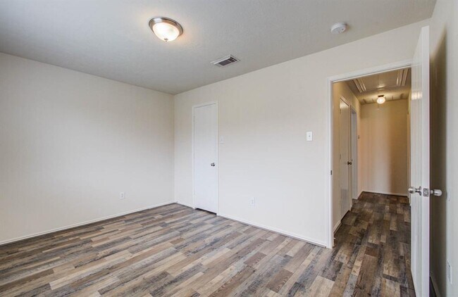 Building Photo - 2650 Daryns Landing Dr