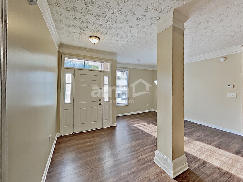 Building Photo - 2319 Clipper Ln
