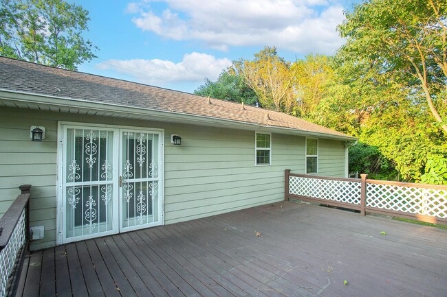 Building Photo - Charming ranch home in Crieve Hall