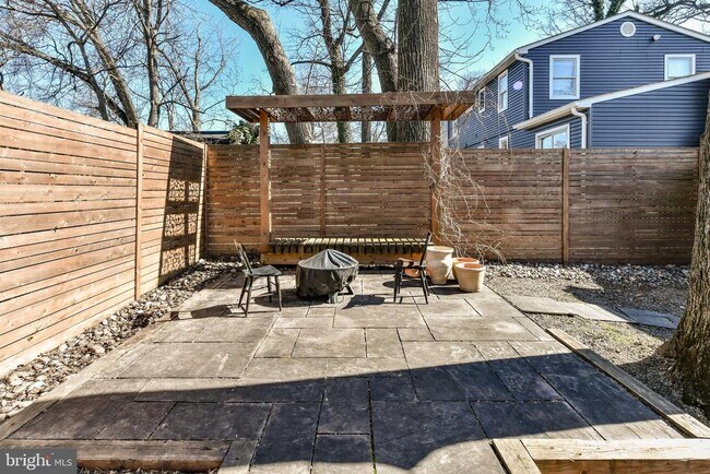 Building Photo - 7308 Poplar Ct