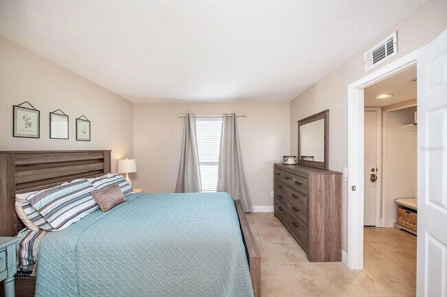 Master Bedroom - 455 Alt 19 S