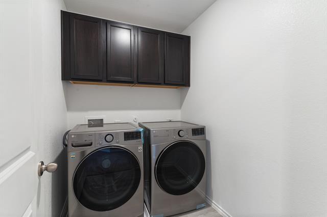 Building Photo - 2833 Bellflower Dr