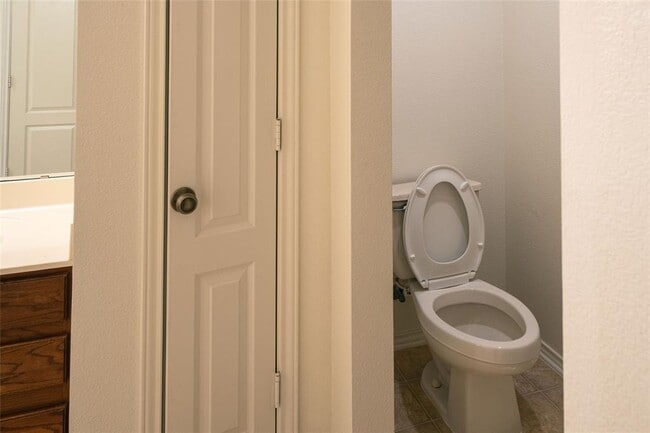 Building Photo - 612 Dark Tree Ln