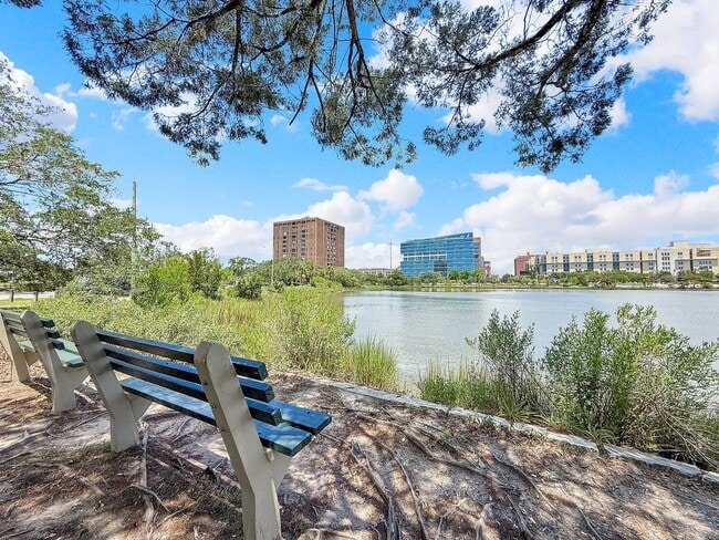 Building Photo - Downtown Charleston Living with Stunning Views