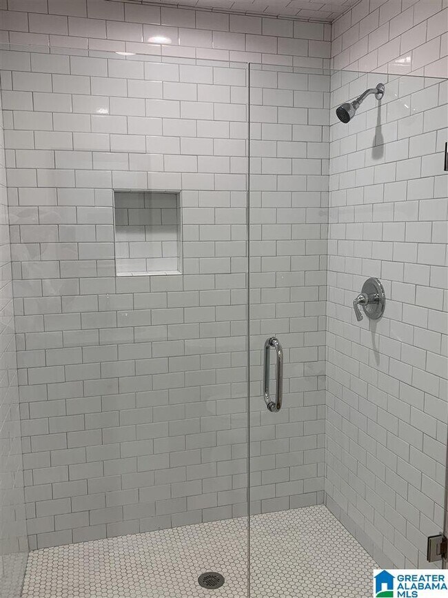 Building Photo - 808 Kingsbury Ave