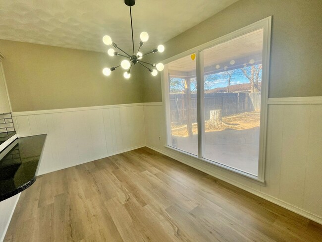 Building Photo - Gorgeous! Completely Remodeled 3/2/2 in Ba...