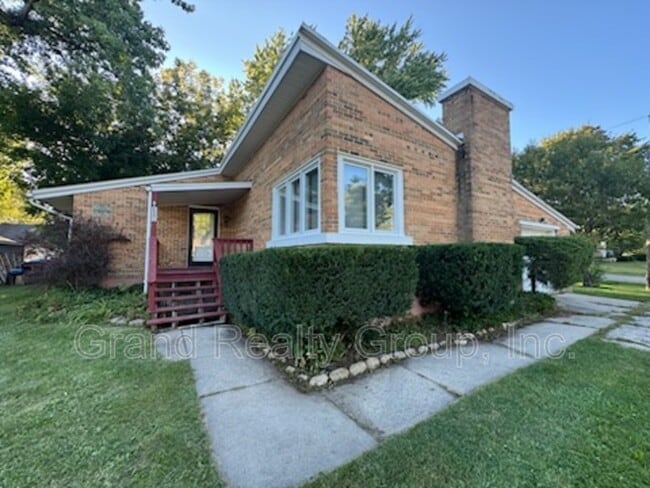 Building Photo - 880 Ferndale St