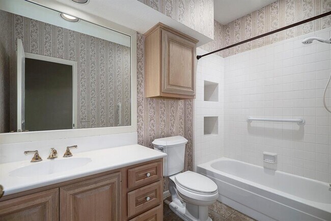 Building Photo - 51 N Cochrans Green Cir