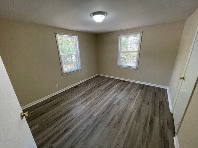 Building Photo - 3 Bedroom Brick Ranch near Armory / Martin...