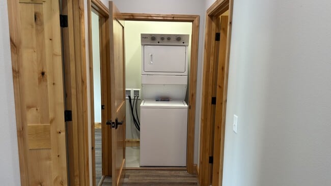 Building Photo - 527 A St