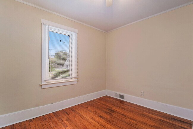 Building Photo - 23739 Cayuga Ave