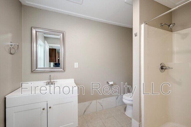 Building Photo - 2719 Meadowbrook Dr