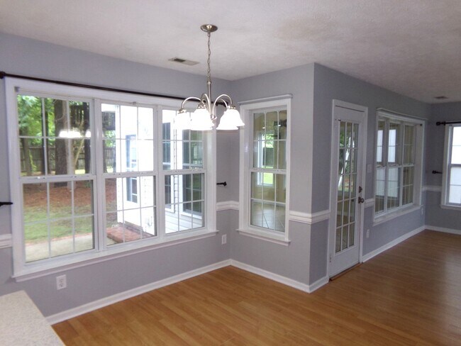 Building Photo - Beautiful 2 story home located on a cul-de-sac
