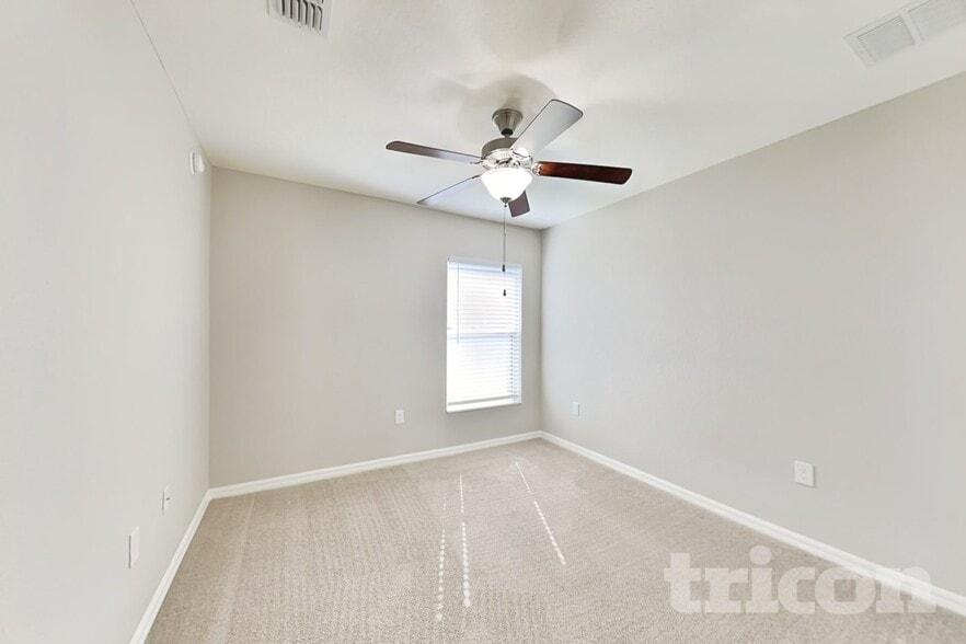 Building Photo - 921 Kingfisher Dr