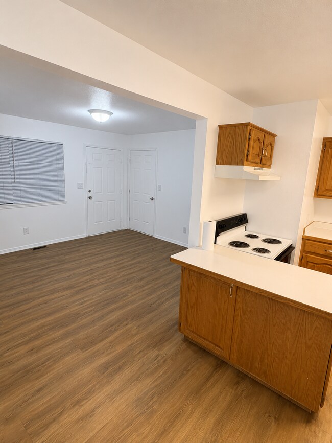 Building Photo - 2893 Crystal Lake Dr