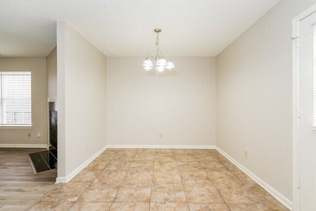 Building Photo - 1278 Kenwood Dr