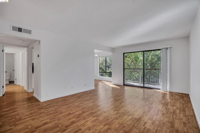 Building Photo - 490 N Civic Dr