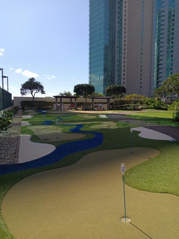 Building Photo - 1177 Queen St