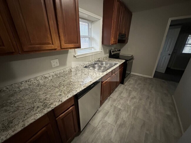 Building Photo - 2411 S Sterling Ave