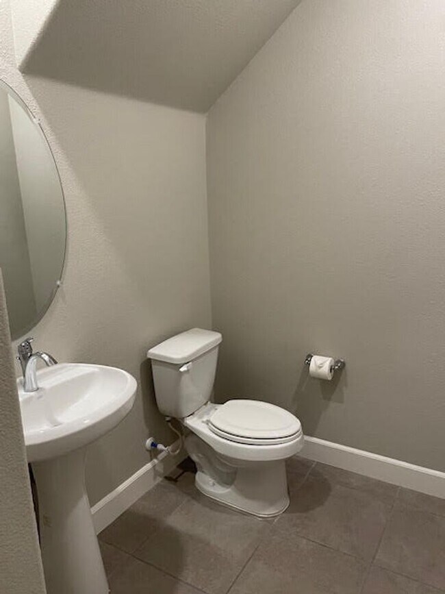 Building Photo - Large Condo in the Heart of Damonte Ranch