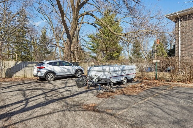 Building Photo - 414 Skokie Ct