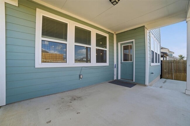 Building Photo - 13606 Long Is Dr