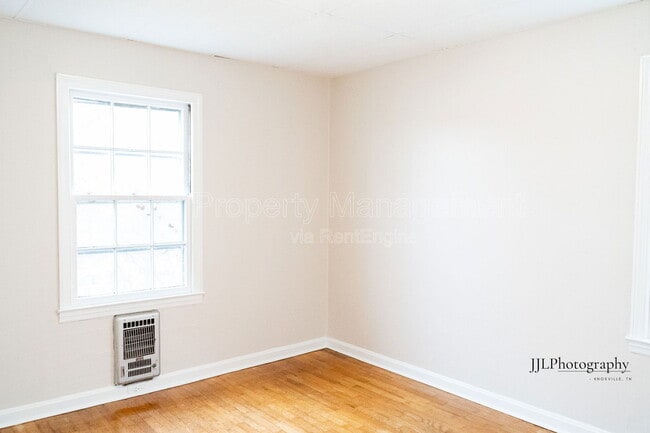 Building Photo - 716 E Oldham Ave