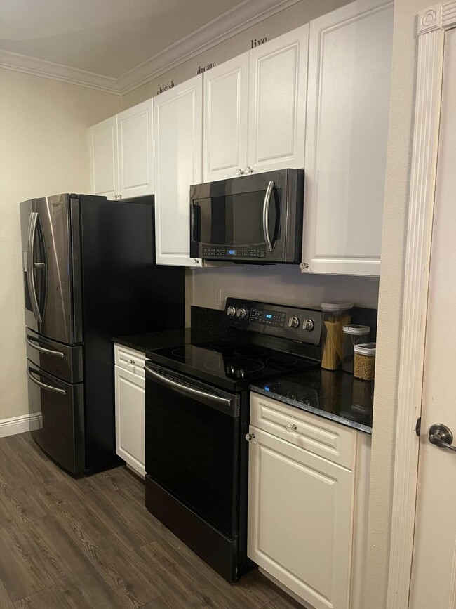 Building Photo - 672 NE Bent Paddle Ln